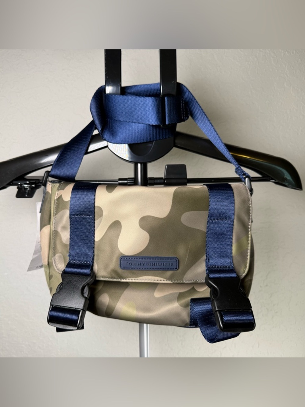 Tommy Hilfiger Camo Crossbody Bag Navy Strap Buckle Flap Utility